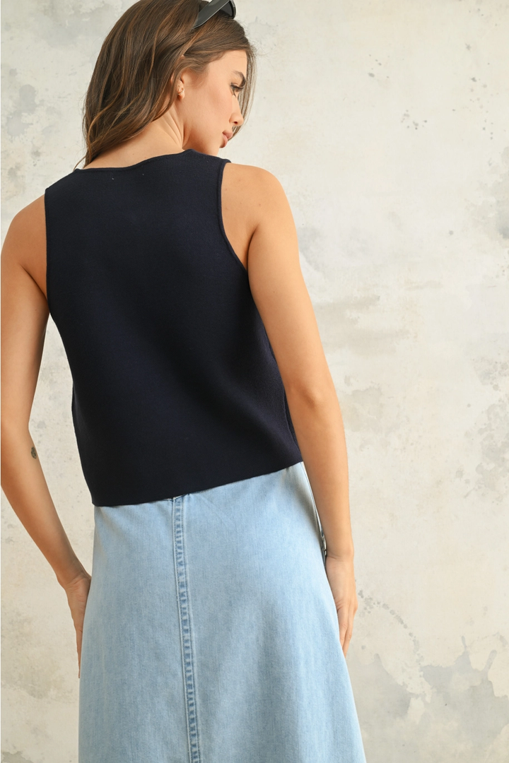 Metal Button Detail Knit Vest