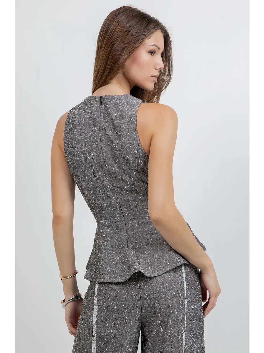 Fray Edge Detailed Asymmetrical Sleeveless Top