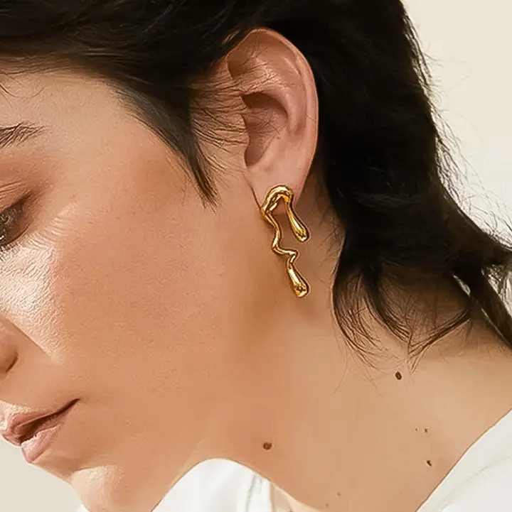 Roma 18K Gold Mismatch Melted Earring