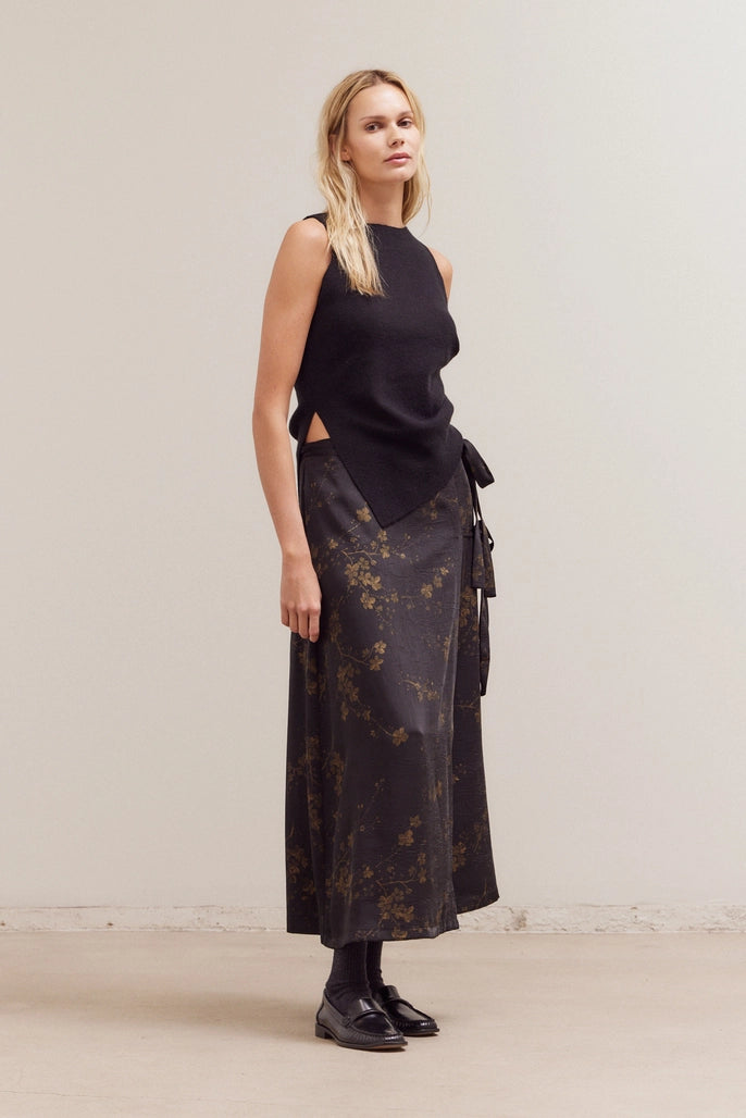 Unbalanced Side Shirring Sleeveless Knit Top