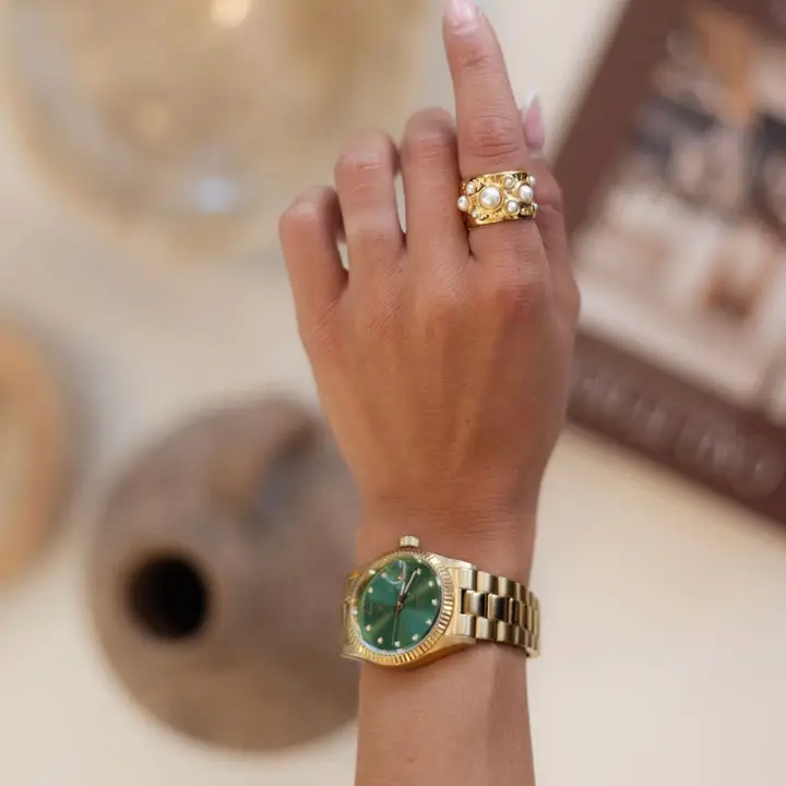 Bella Ring (available in gold only)