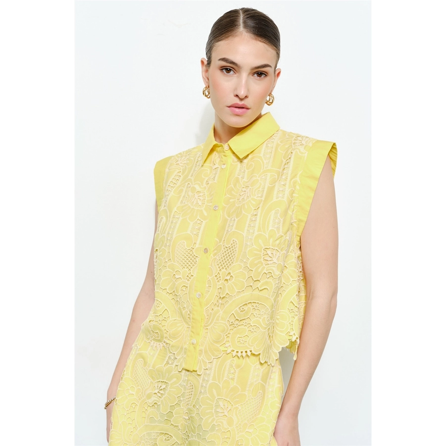 Romantic Floral Lace Cap Sleeve Top