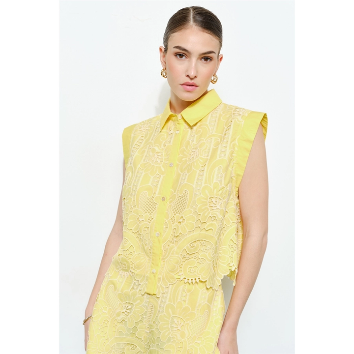 Romantic Floral Lace Cap Sleeve Top