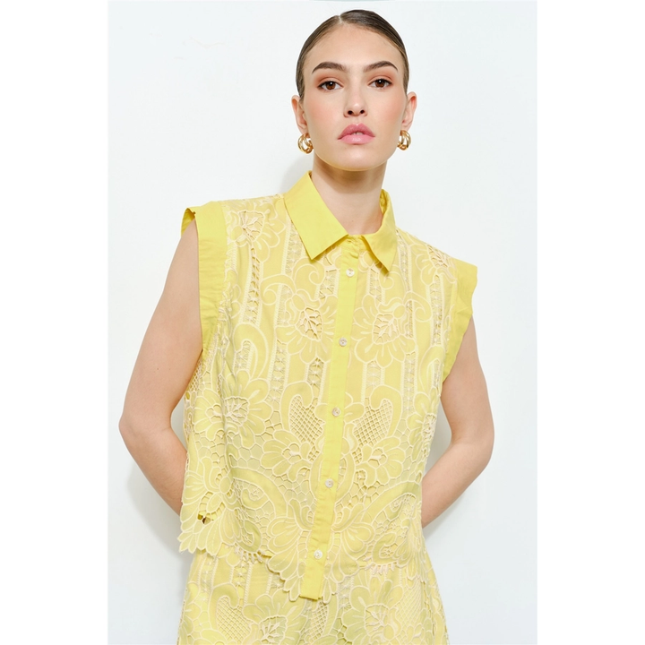 Romantic Floral Lace Cap Sleeve Top