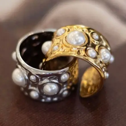 Bella Ring (available in gold only)