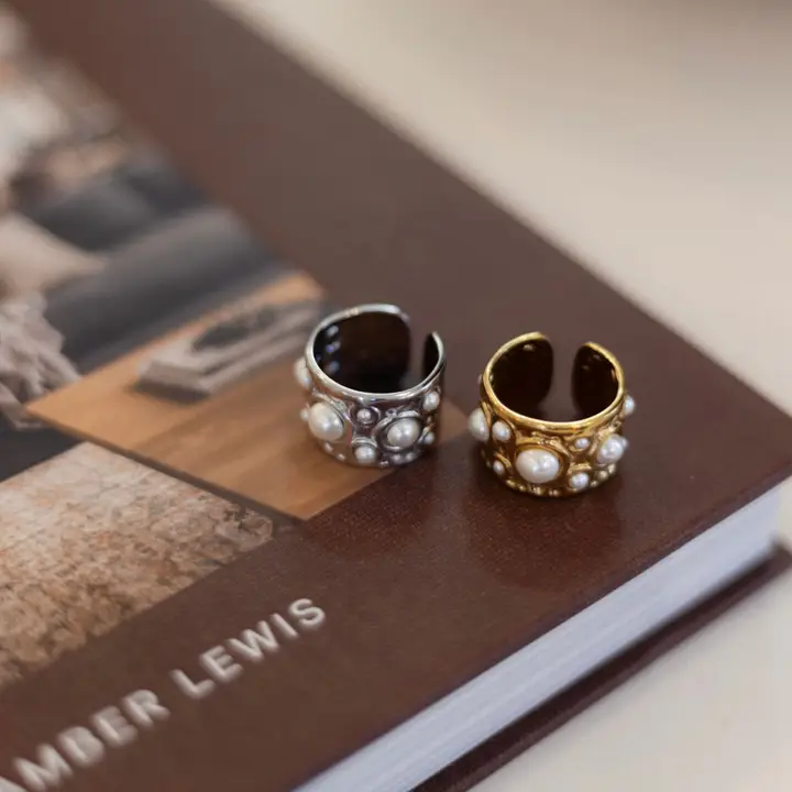 Bella Ring (available in gold only)