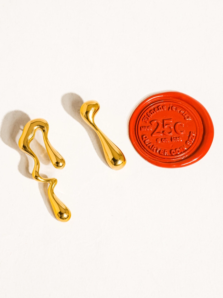 Roma 18K Gold Mismatch Melted Earring