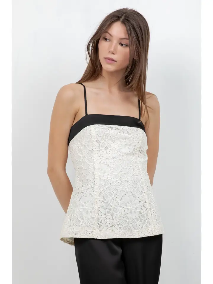 Fitted Lace Sleeveless Tank Top