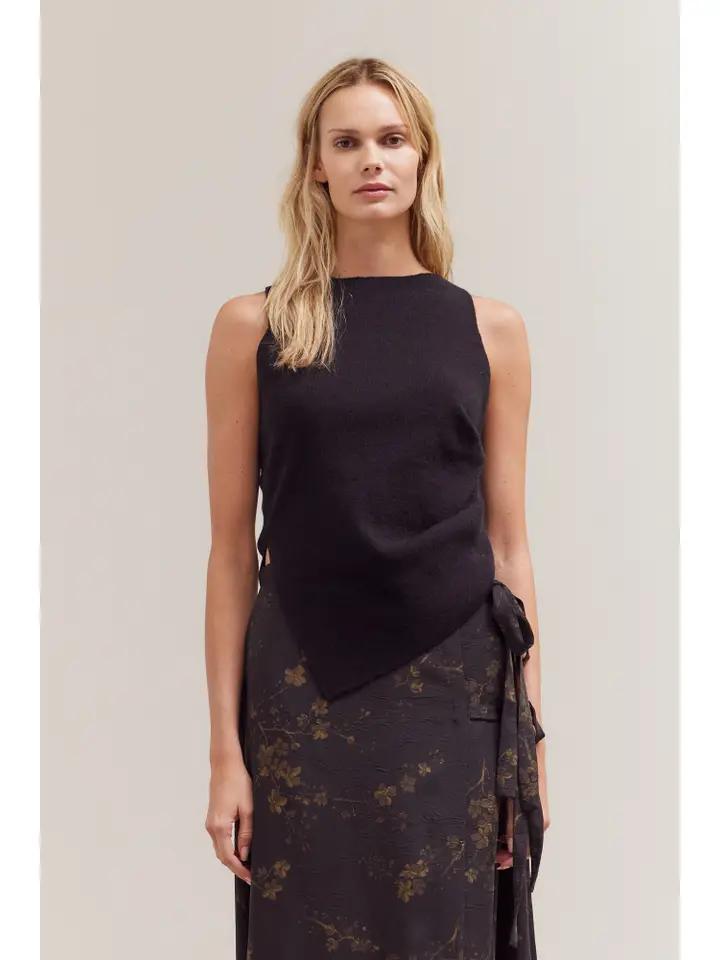 Unbalanced Side Shirring Sleeveless Knit Top