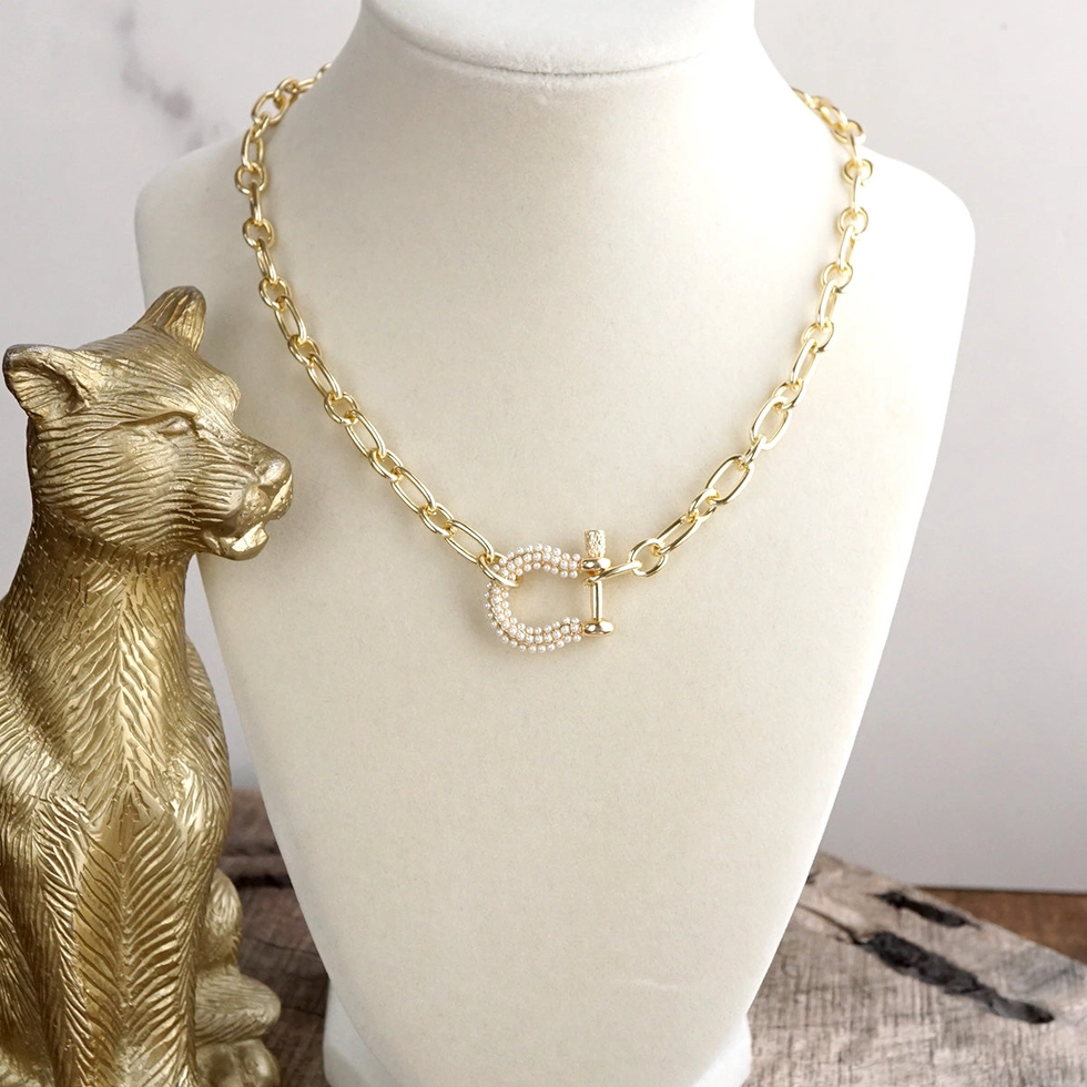 Shackle Chain Toggle Necklace