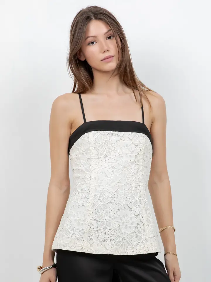 Fitted Lace Sleeveless Tank Top